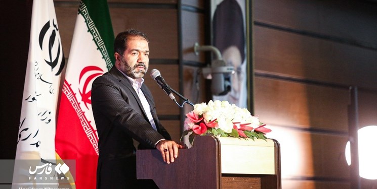 استاندار اصفهان: به استان‌ها اجازه تصمیم‌گیری داده شود