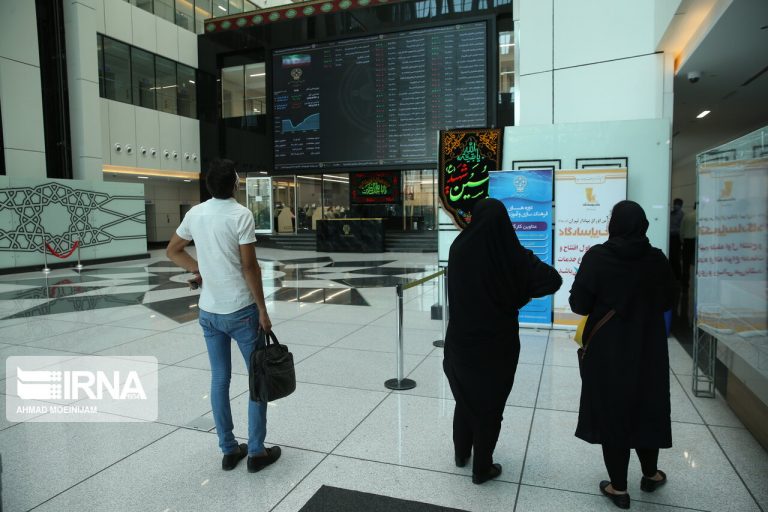 افت شاخص بورس در نخستین روز آبان‌ماه