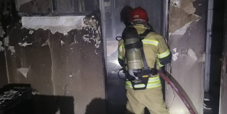 آتش سوزی در یک واحد مسکونی در کرج مهار شد