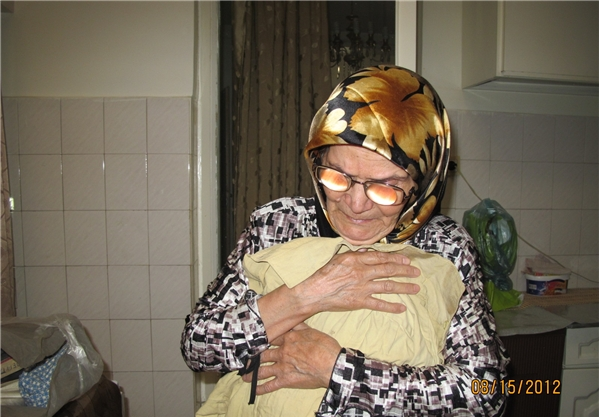 آخرین هدیه‌ای که شهدا به همسرو مادرشان دادند/ شهیدی که بعد از شهادت هدیه روز زن فرستاد