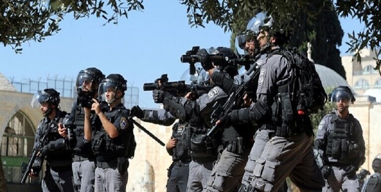 بازداشت ۲۰ فلسطینی در حمله نظامیان صهیونیست به معترضان فلسطینی
