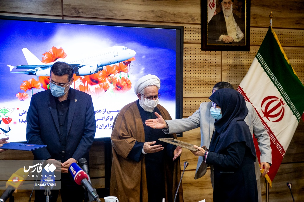 تجلیل از خانواده شهدای هواپیمای اوکراینی/ قاضی‌زاده: جز شرمندگی، سخنی نمی‌توان گفت