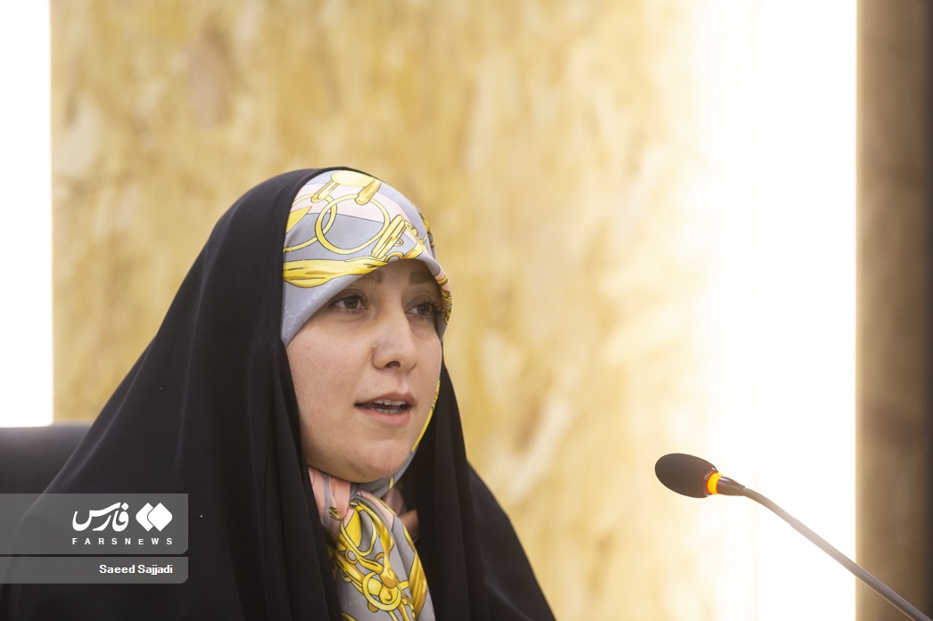 تجلیل از نویسنده «تنها گریه کن»/ احمدوند: فروش کتاب در اینترنت منوط به دارا بودن کد شابک شد