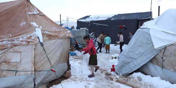 خسارت  بارش سنگین برف به چادرهای آوارگان سوری+عکس
