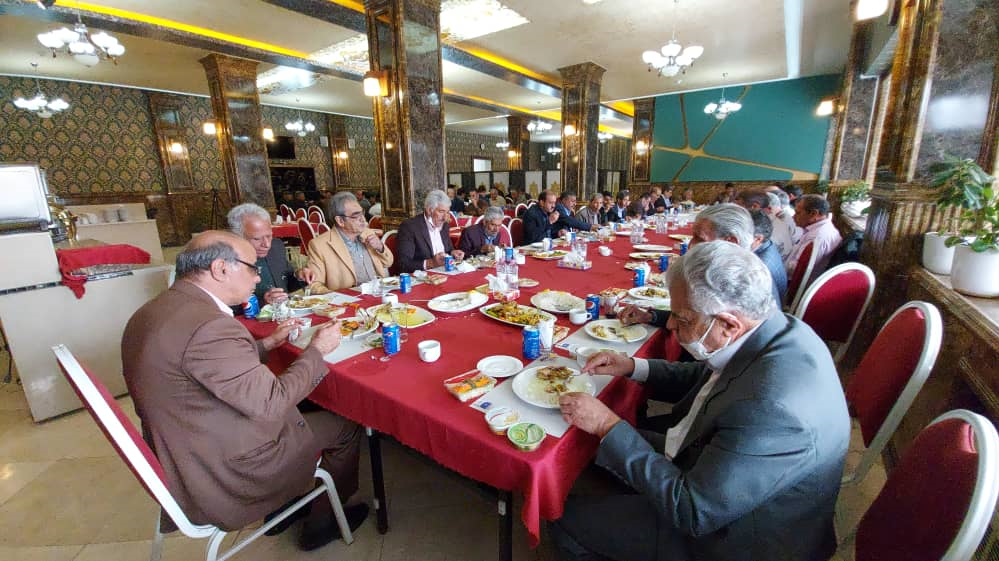 دیداری از جنس خاطره پس از ۳۵ سال| دورهمی دانشجویان دهه ۶۰ سیرجانی
