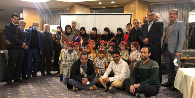 زائران ایرانی از خانواده شهدای مقاومت در سوریه تجلیل کردند+ عکس و فیلم