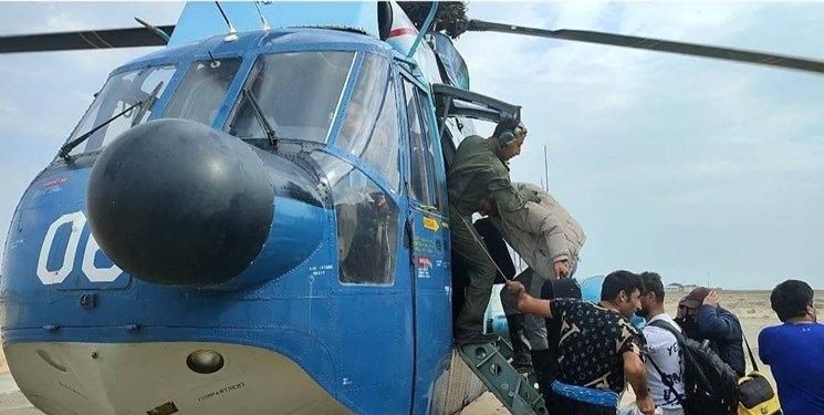محاصره‌شدگان در سیل گوردیم نجات پیدا کردند/ اجرای عملیات نجات توسط  بالگردهای ارتش +عکس