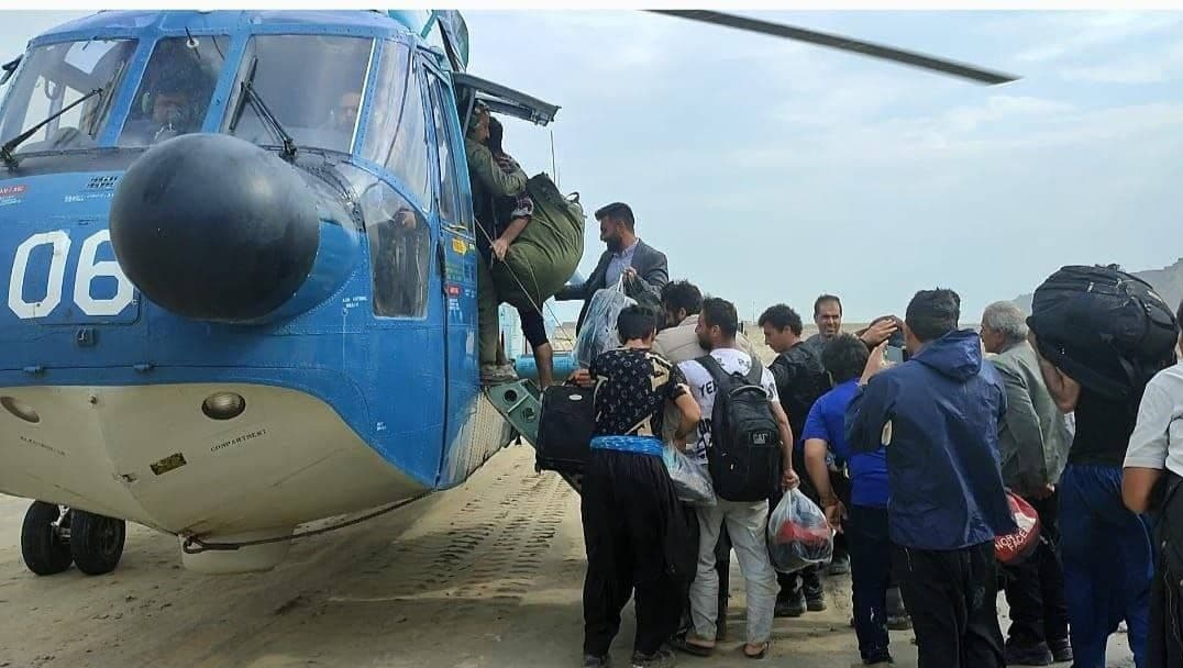 محاصره‌شدگان در سیل گوردیم نجات پیدا کردند/ اجرای عملیات نجات توسط  بالگردهای ارتش +عکس