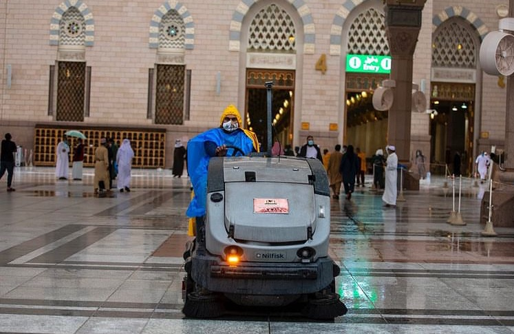 مسجدالنبی (ص) بارانی شد +عکس و فیلم