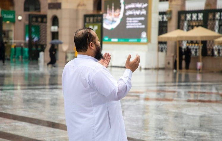 مسجدالنبی (ص) بارانی شد +عکس و فیلم