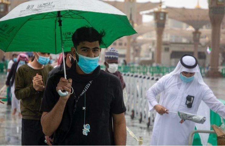 مسجدالنبی (ص) بارانی شد +عکس و فیلم