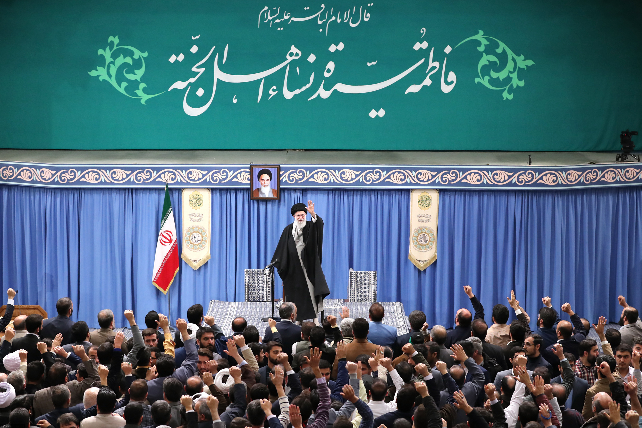مطالبات رهبر انقلاب از مداحان| خواندن شعر و استفاده از مضامینی که معرفت‌افزا نباشد، گناه است + جدول