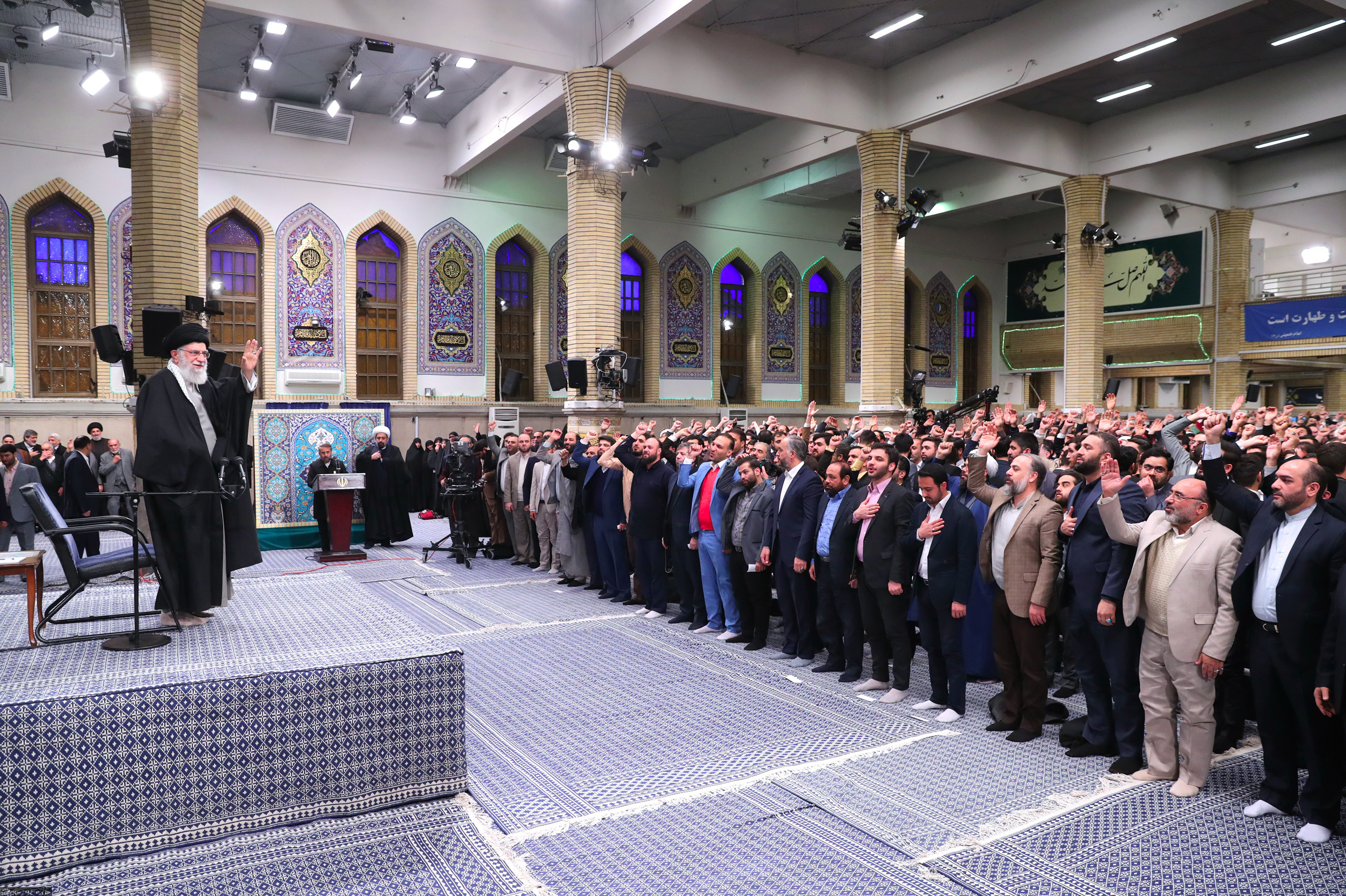مطالبات رهبر انقلاب از مداحان| خواندن شعر و استفاده از مضامینی که معرفت‌افزا نباشد، گناه است + جدول