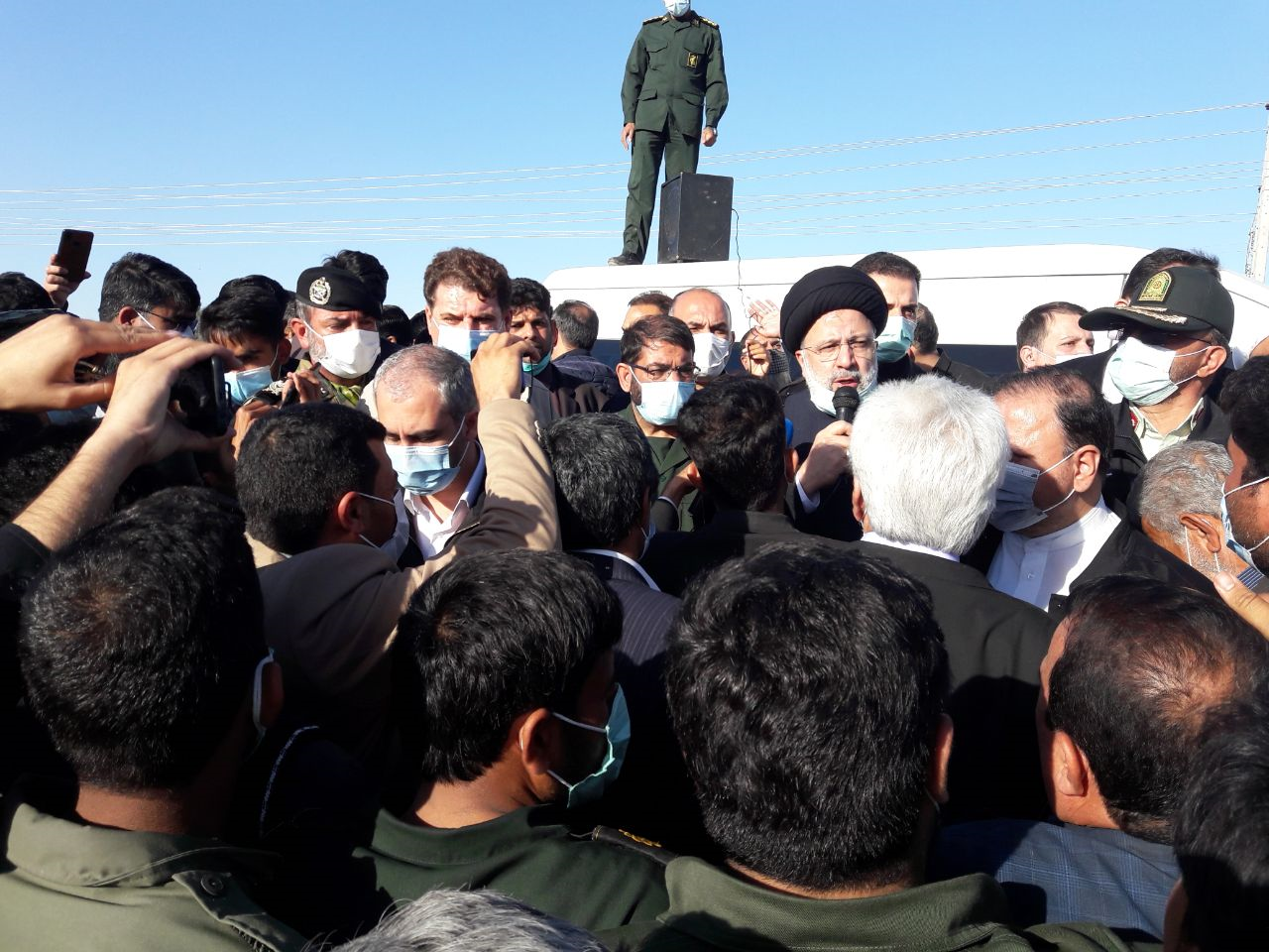 چتر همدلی بر سَر سیل‌زدگان کرمانی/ سفر رئیس‌جمهور تا جهادگرانی که به دل سیلاب زدند+فیلم