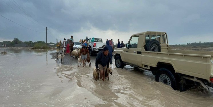 یک روز سیلابی در هرمزگان و کرمان/ از بارش‌های کم سابقه تا ادامه امدادرسانی‌ها+ عکس و فیلم