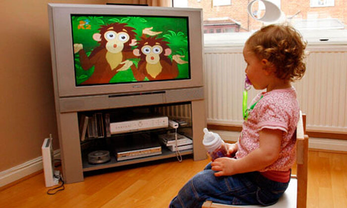 با کودک وابسته به انیمیشن چطور رفتار کنیم؟