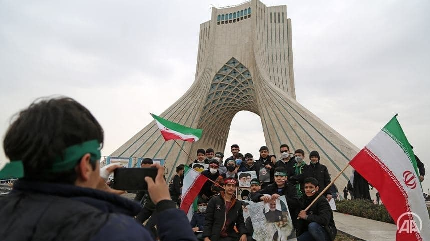 بازتاب 22 بهمن در رسانه‌های جهان| خبرگزاری فرانسه: ایرانی‌ها شعارِ «تا آخر ایستاده‌ایم» سردادند