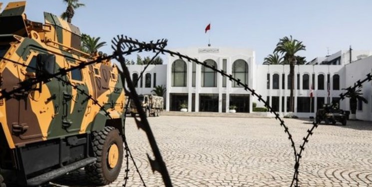 تشدید اختلافات سیاسی در تونس؛ دوران دیکتاتوری باز می‌گردد؟