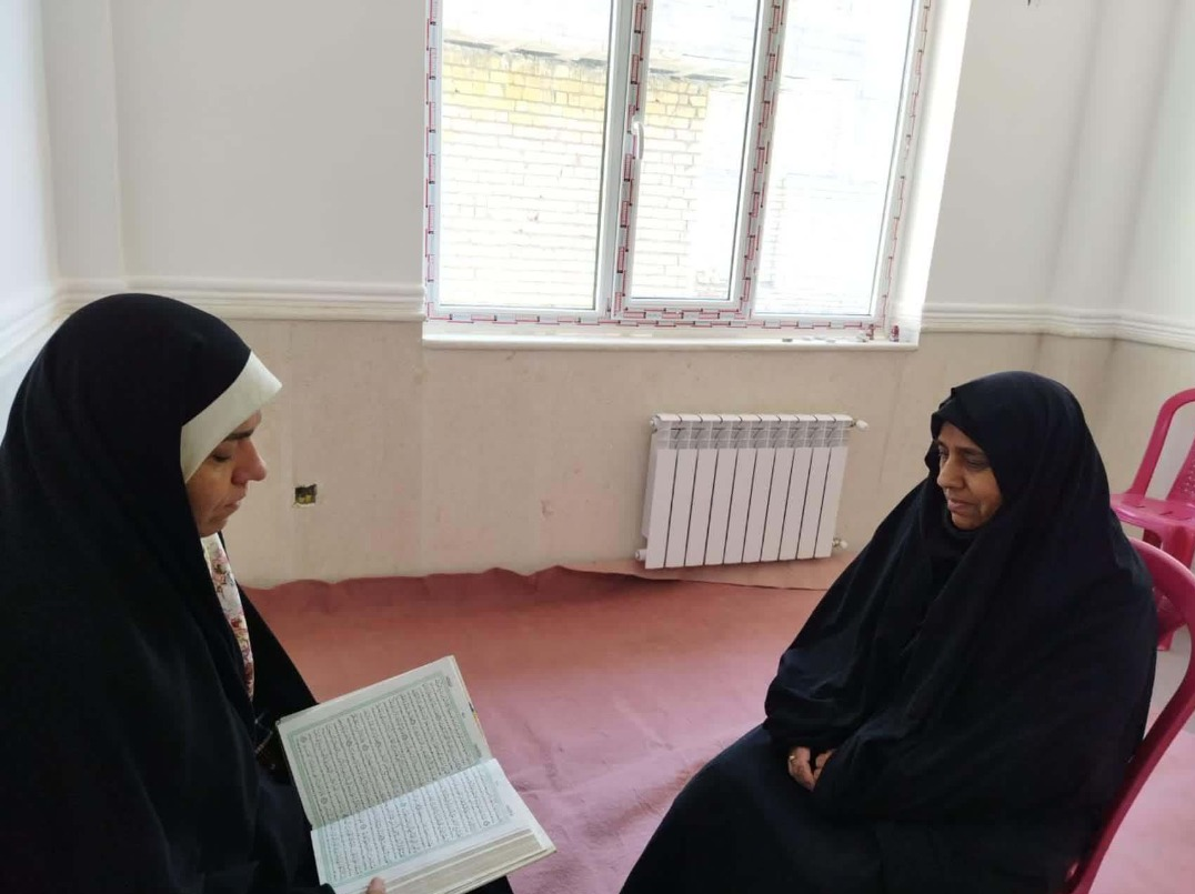 حفظ قرآن توسط دوبانو با اختلاف سنی 51 سال/ بانوی 63 ساله دختر 12 ساله حافظ کل شدند+عکس