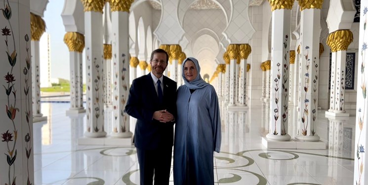 رئیس‌ رژیم صهیونیستی به مسجد «شیخ زاید» رفت +عکس