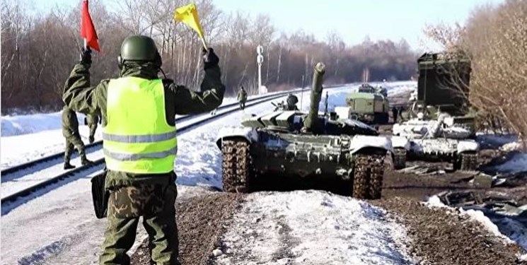 نظامیان و تجهیزات روسیه از کریمه خارج شدند+فیلم