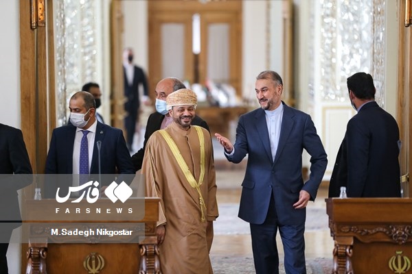 وزیر خارجه عمان: نامه سلطان عمان را به رئیس جمهور ایران تقدیم می‌کنم