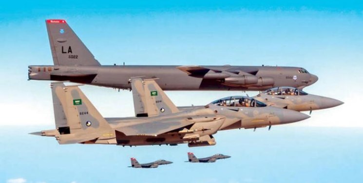 پرواز مشترک جنگنده‌های سعودی با بمب‌افکن «بی-۵۲» آمریکا