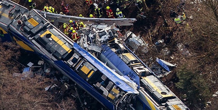 یک کشته و ۴۰ مجروح در برخورد دو قطار در آلمان