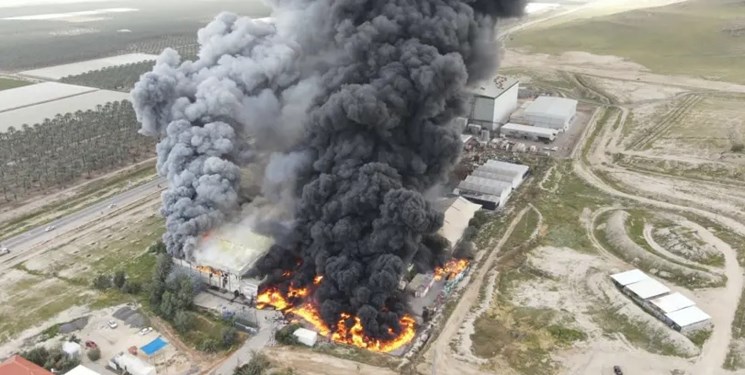 آتش‌سوزی گسترده در یک منطقه صنعتی در سرزمین‌های اشغالی+فیلم
