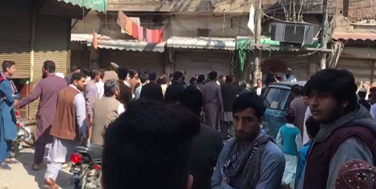 انفجار در مراسم نماز جمعه شیعیان پیشاور پاکستان؛ ۳۰ شهید و ۸۰ زخمی