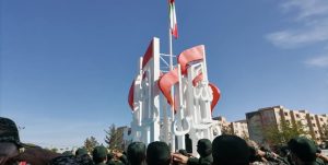 اهتزاز پرچم مقدس جمهوری اسلامی در کرمان/پورابراهیمی: مسیر انقلاب با عزت ادامه دارد
