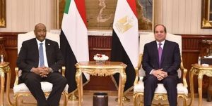 رئیس شورای حاکمیتی سودان برای اولین‌بار به مصر رفت