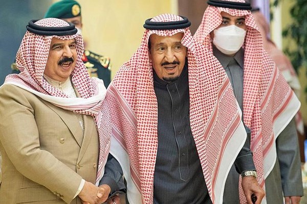 شاه عربستان و بحرین خواستار «تعامل جدی با پرونده هسته‌ای و موشکی» ایران شدند