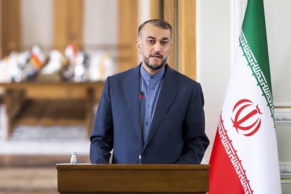 علی باقری یکشنبه میزبان «انریکه مورا» در تهران/ هنوز در نقطه توافق قرار نداریم