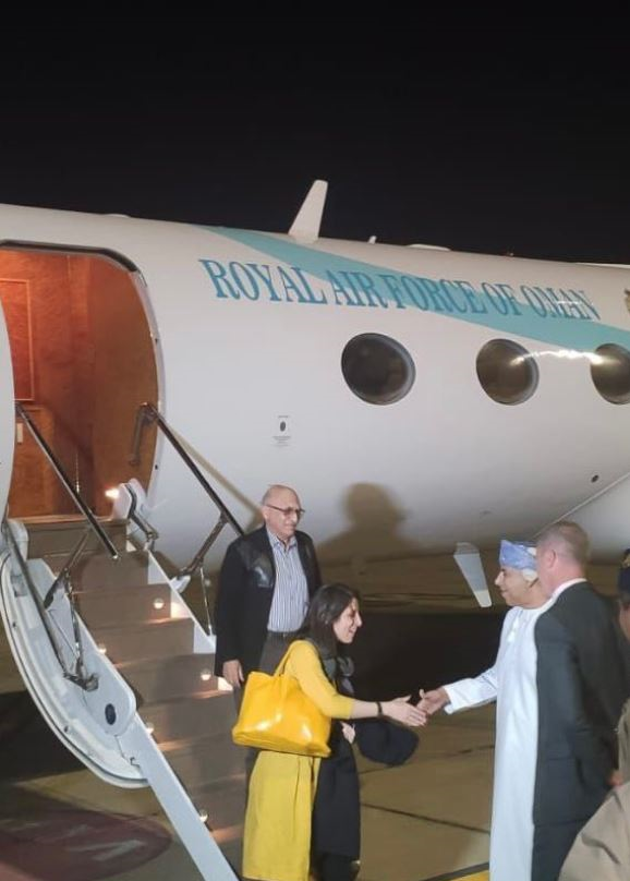 عمان: دو زندانی آزادشده از ایران وارد مسقط شده‌اند