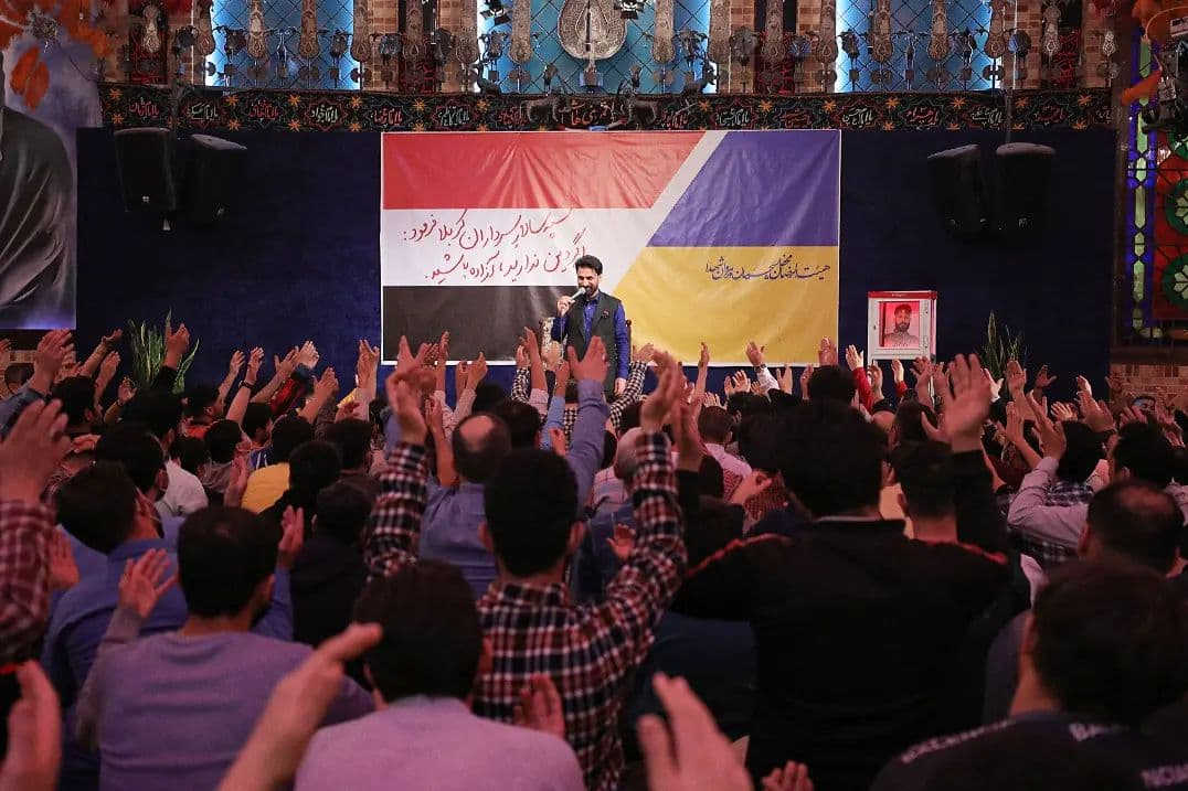 ماجرای دیشب نصب پرچم اوکراین و یمن در هیأت رضا هلالی+ عکس و فیلم