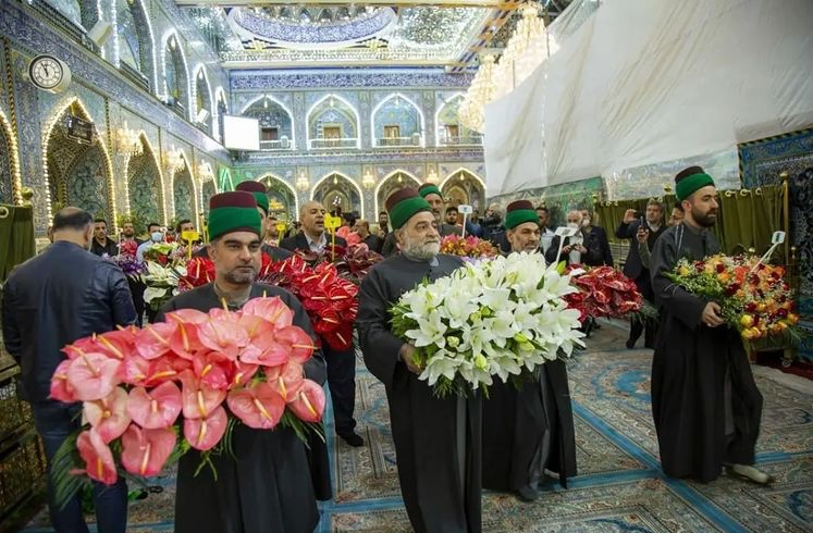 همزمان با اعیاد شعبانیه حرم‌های کربلا  با ۳ هزار شاخه گل تزئین شد+عکس و فیلم