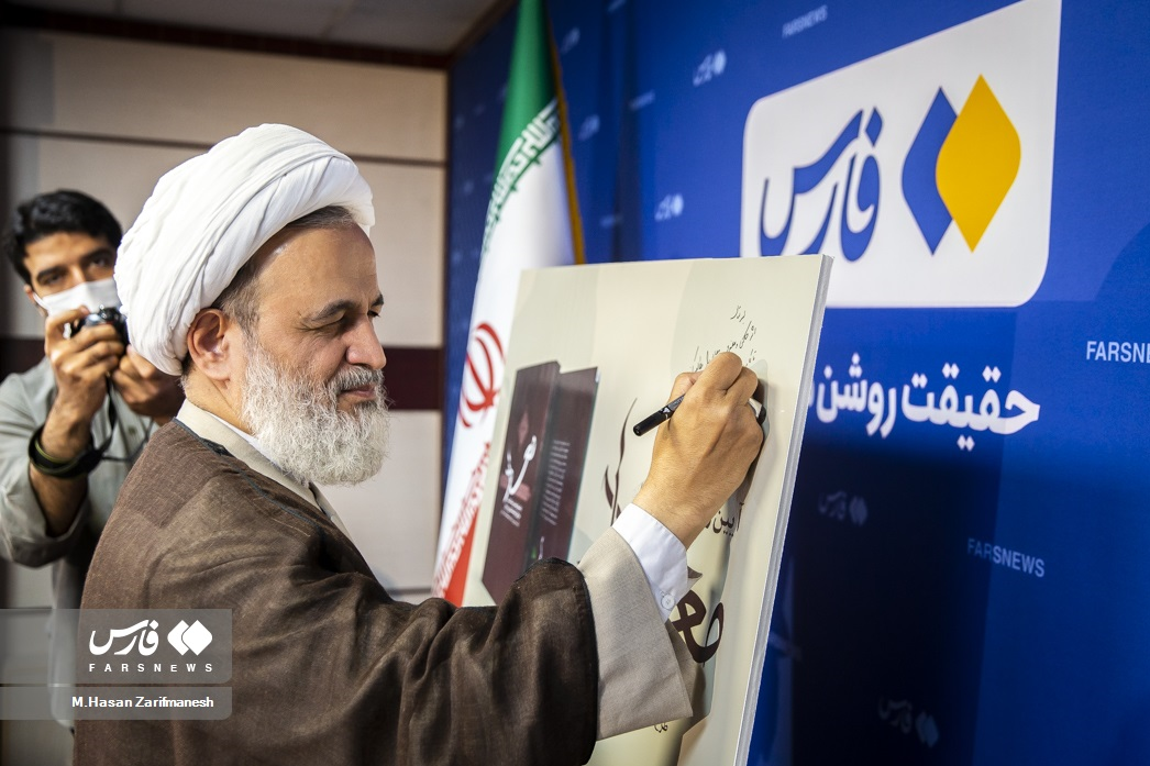 ارائه استنادات قرآنی به سبک پلی‌کپی‌های رهبری/ پناهیان: اندیشه آیت‌الله خامنه‌ای قبل و بعد از انقلاب ثبات و هماهنگی دارد