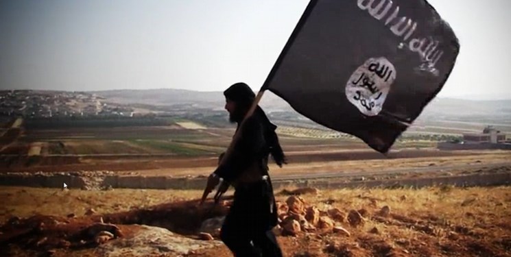 اسپوتنیک به نقل از منبع میدانی:‌ آمریکا از داعش در سوریه حمایت می‌کند