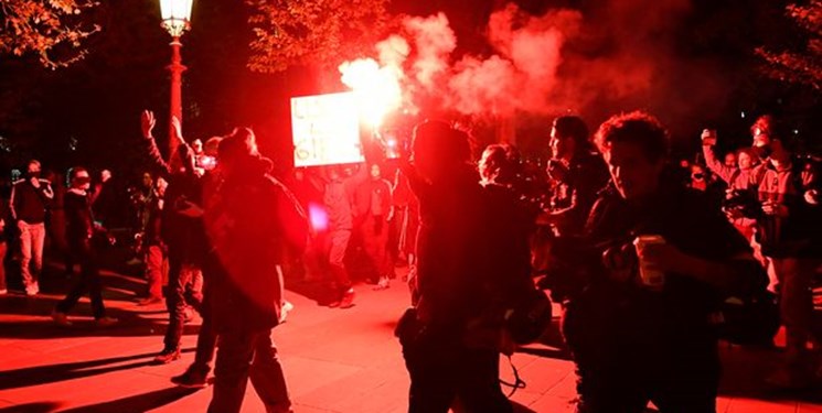 اعتراض فرانسوی‌ها به پیروزی ماکرون؛ دو نفر کشته شدند+فیلم