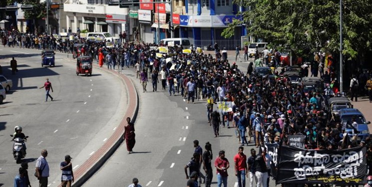 بحران در سریلانکا؛ تظاهرات هزاران دانشجوی معترض به وضعیت اقتصادی