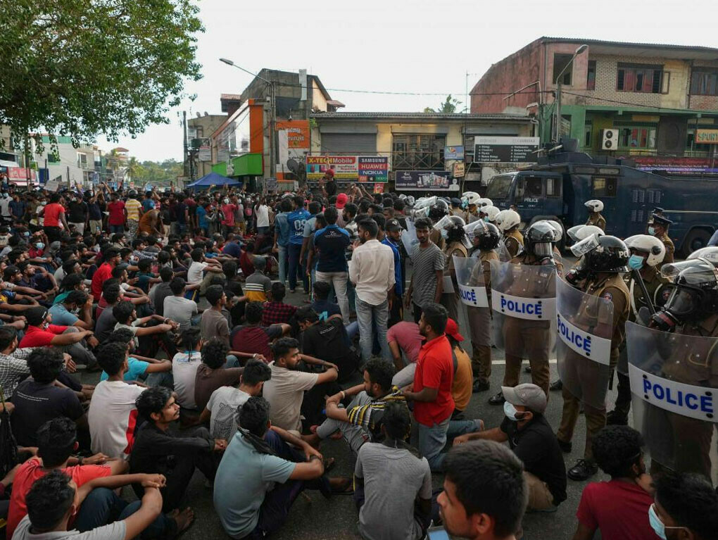 بحران در سریلانکا؛ تظاهرات هزاران دانشجوی معترض به وضعیت اقتصادی