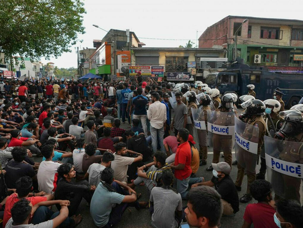 بحران در سریلانکا؛ تظاهرات هزاران دانشجو معترض به وضع اقتصادی