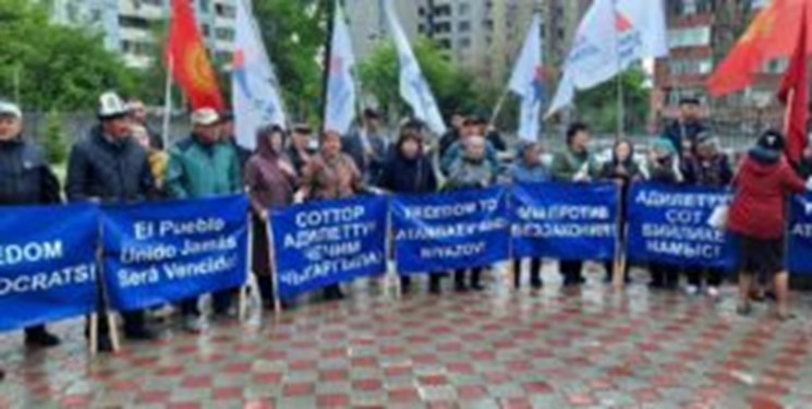 تجمع اعتراضی طرفداران رئیس جمهور اسبق قرقیزستان در «بیشکک»