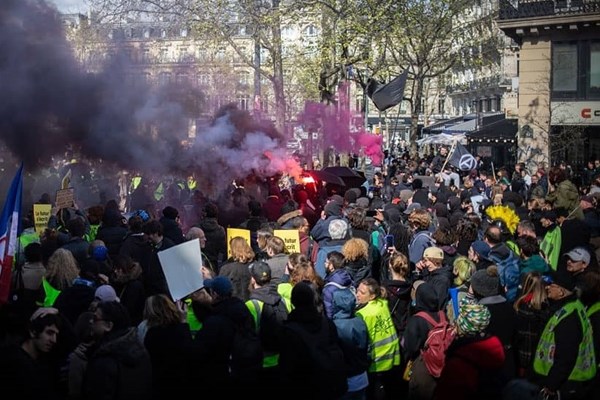 تظاهرات فرانسوی‌ها علیه دولت ماکرون قبل از آغاز انتخابات+فیلم