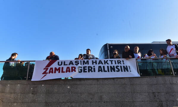 تظاهرات مردم استانبول علیه  افزایش کرایه حمل و نقل عمومی