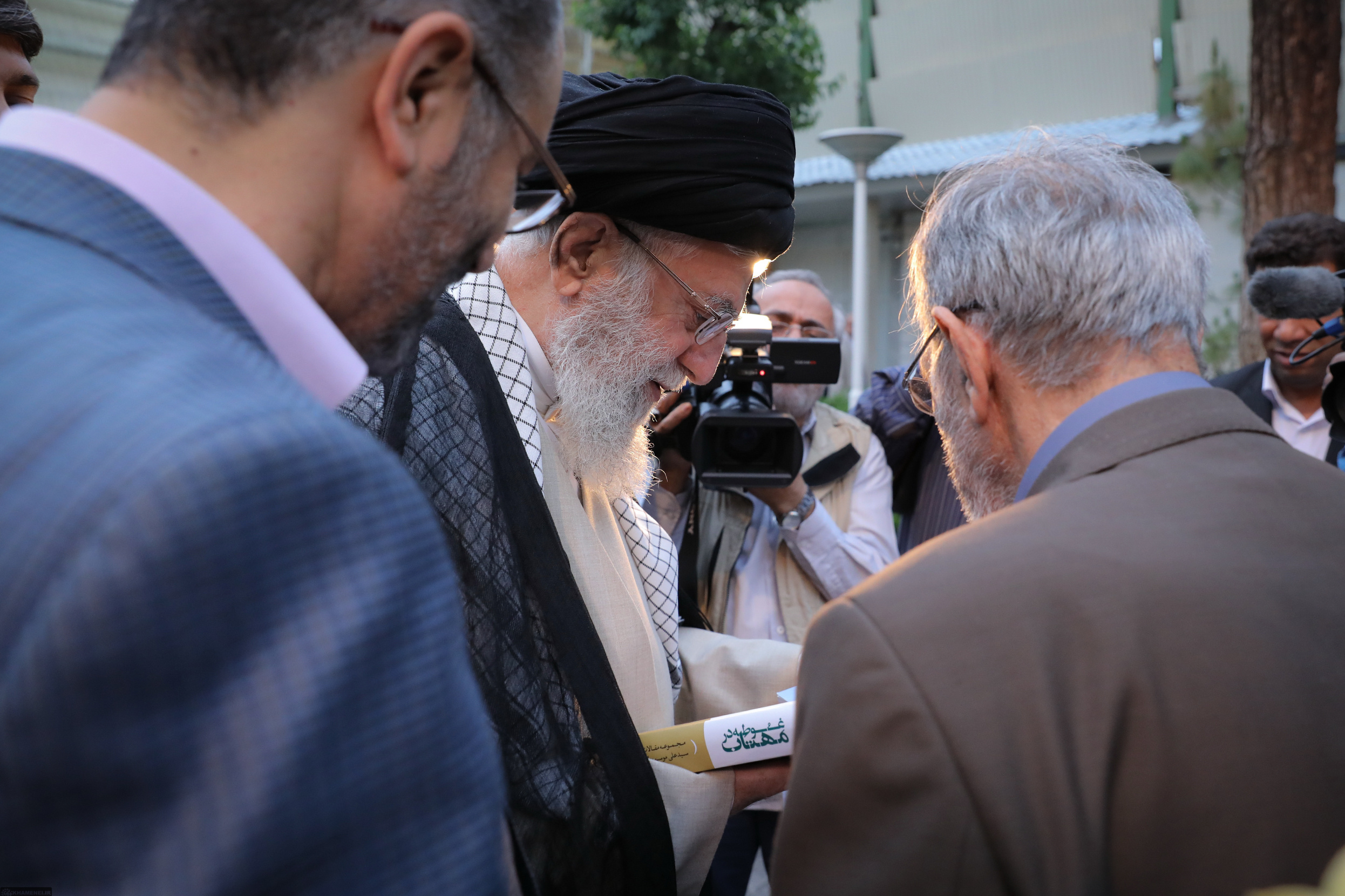 حسرت دیدار صمیمانه شاعران با رهبر فرزانه انقلاب 3 ساله شد