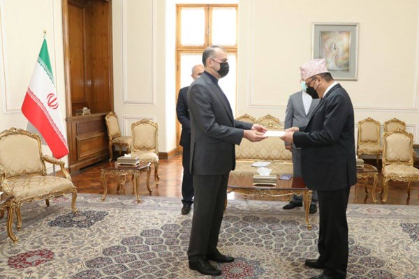 سفرایی که امروز رونوشت استوارنامه‌های خود را تقدیم امیرعبداللهیان کردند