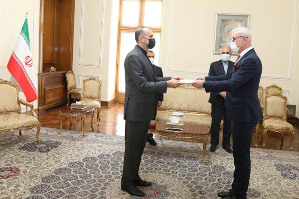 سفرایی که امروز رونوشت استوارنامه‌های خود را تقدیم امیرعبداللهیان کردند