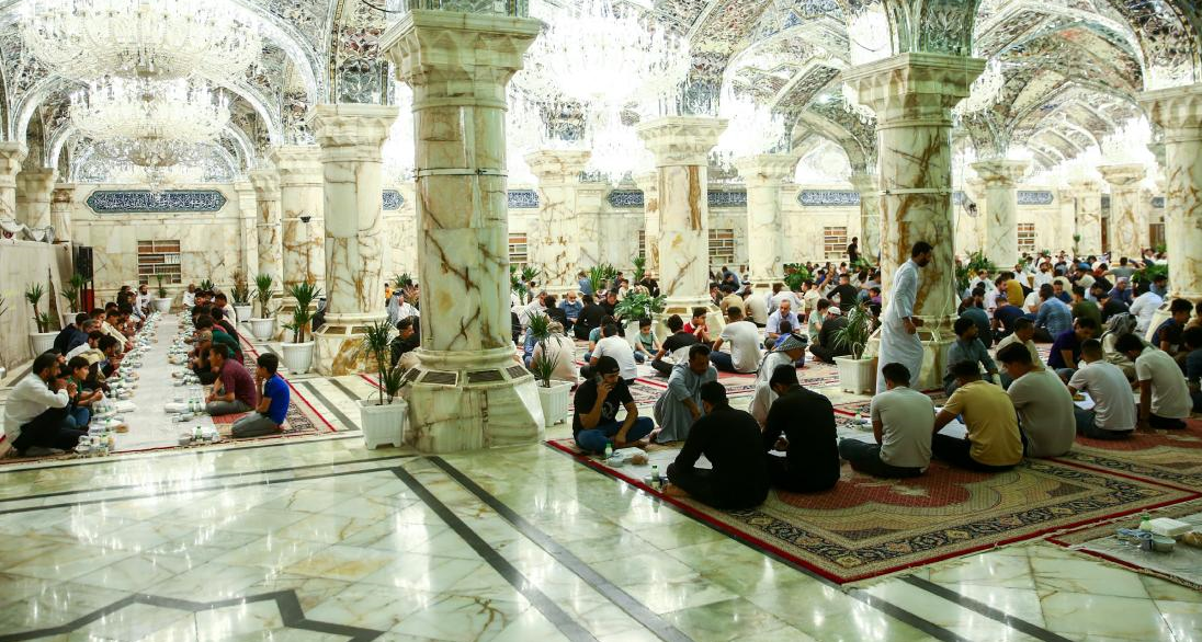 سفره‌های افطار در خانه پدری/ تفاوت زبان و ملیت در نجف اشرف معنایی ندارد+عکس و فیلم
